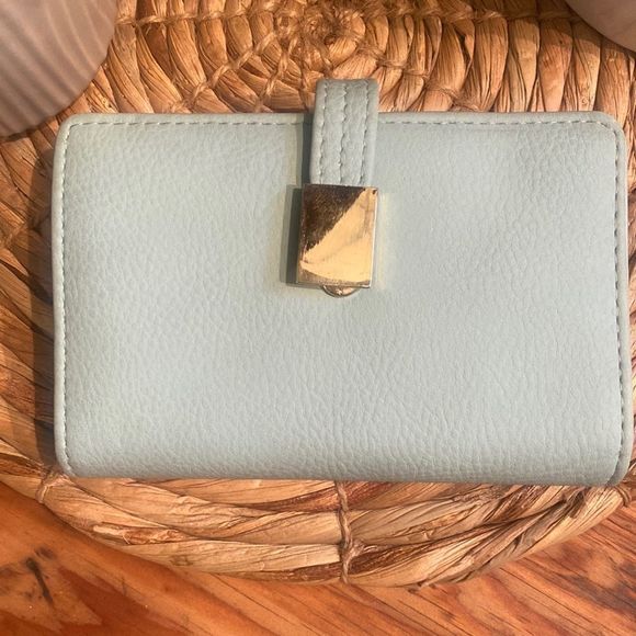 Sonoma Handbags - Sonoma Munda Safekeeper Wallet NWoT Light Mint Green